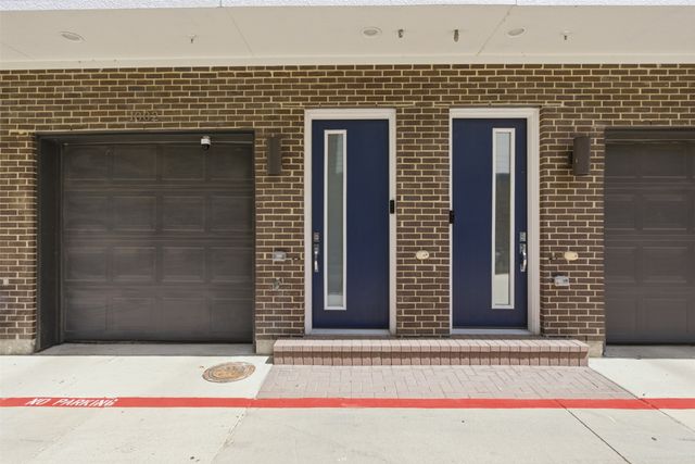 381 E Greenbriar Lane 1002, Dallas, TX 75203