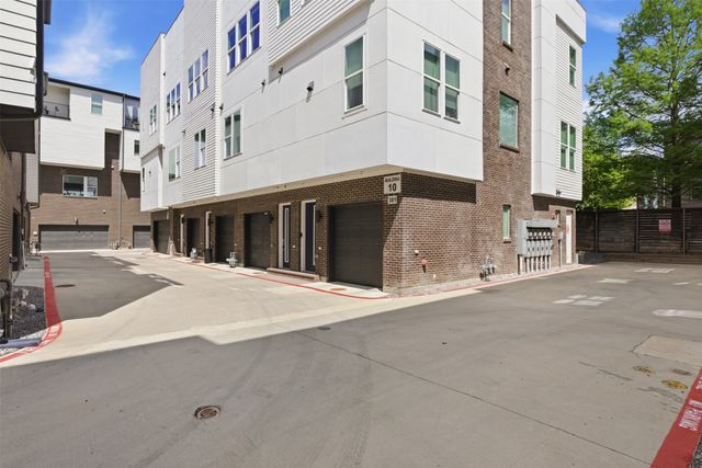 381 E Greenbriar Lane 1002, Dallas, TX 75203