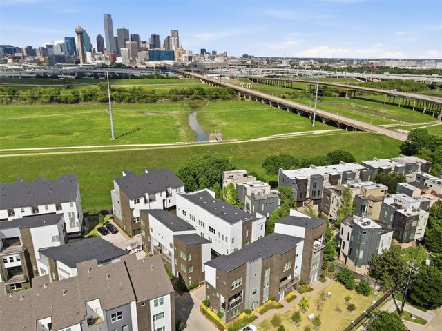 381 E Greenbriar Lane 1002, Dallas, TX 75203