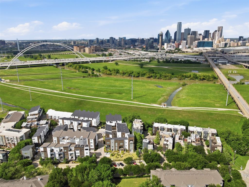 381 E Greenbriar Lane 1002, Dallas, TX 75203