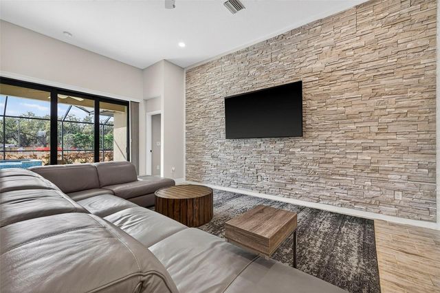 1244 FLORABLU DRIVE, Seffner, FL 33584