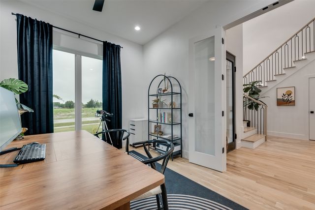 418 Whispering Way, Red Oak, TX 75154