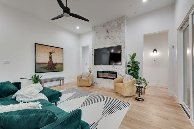 418 Whispering Way, Red Oak, TX 75154