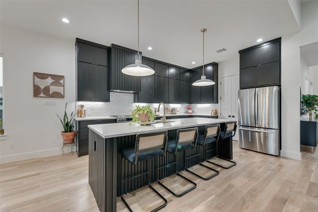 418 Whispering Way, Red Oak, TX 75154