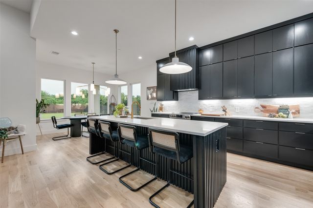 418 Whispering Way, Red Oak, TX 75154