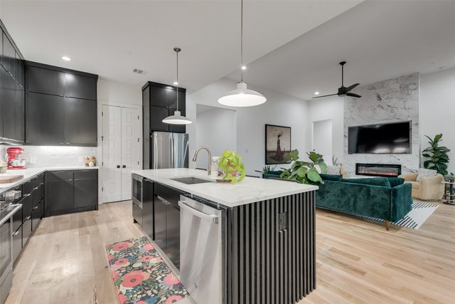 418 Whispering Way, Red Oak, TX 75154