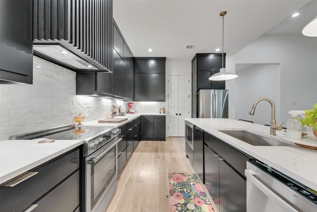 418 Whispering Way, Red Oak, TX 75154