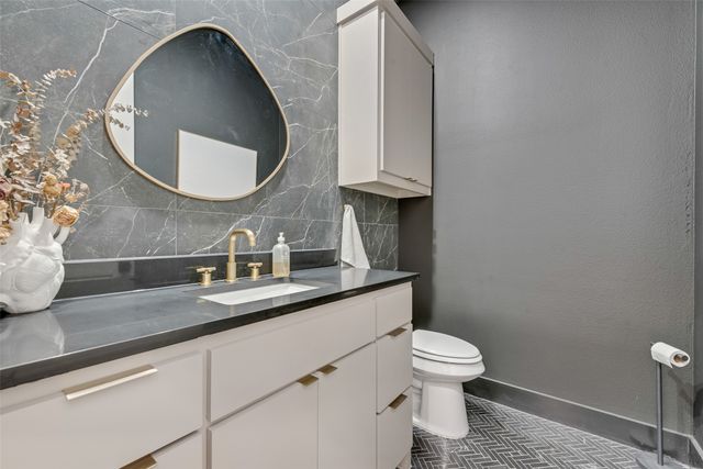 418 Whispering Way, Red Oak, TX 75154