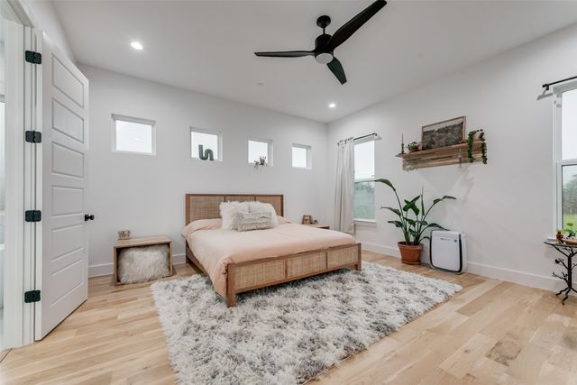 418 Whispering Way, Red Oak, TX 75154