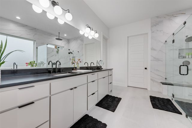 418 Whispering Way, Red Oak, TX 75154