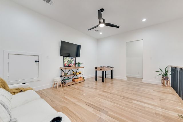 418 Whispering Way, Red Oak, TX 75154