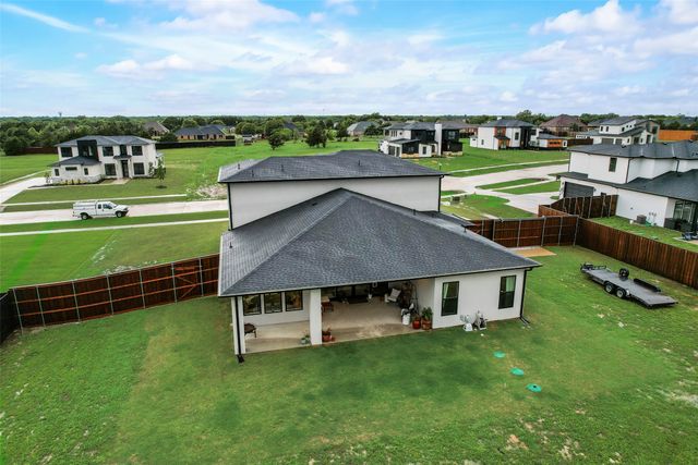 418 Whispering Way, Red Oak, TX 75154