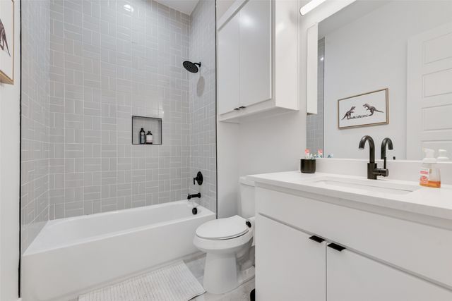 418 Whispering Way, Red Oak, TX 75154