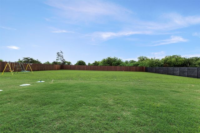 418 Whispering Way, Red Oak, TX 75154