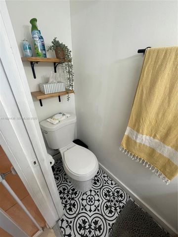 5962 W 18th Ave B-2, Hialeah, FL 33012