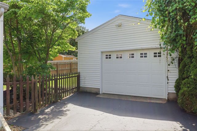 133 Armstrong Road, Greece, NY 14616