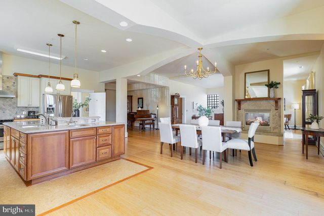 913-B CAROLINE, Fredericksburg, VA 22401