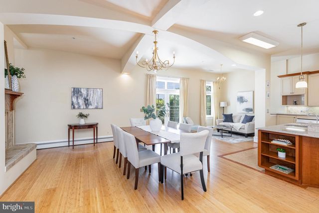 913-B CAROLINE, Fredericksburg, VA 22401