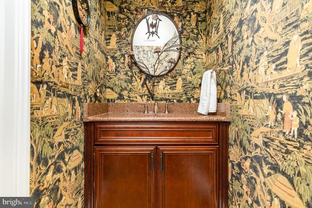 913-B CAROLINE, Fredericksburg, VA 22401