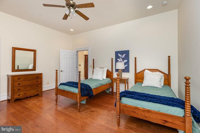 913-B CAROLINE, Fredericksburg, VA 22401