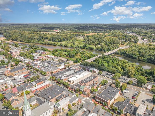 913-B CAROLINE, Fredericksburg, VA 22401