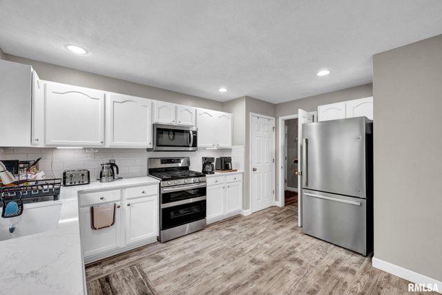 5603 N STONEWOOD Court, Peoria, IL 61615