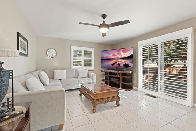 8630 River Oaks Dr, Oakdale, CA 95361