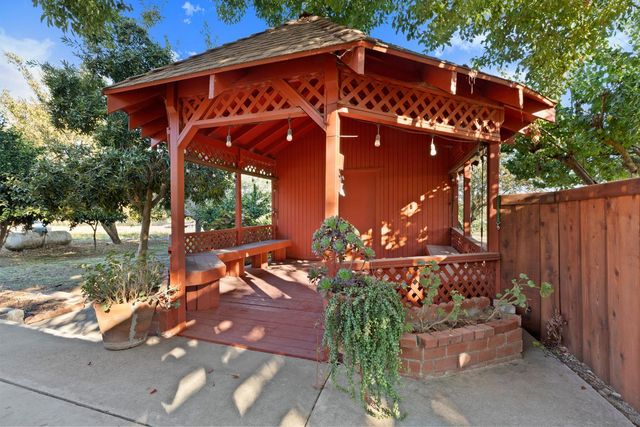 8630 River Oaks Dr, Oakdale, CA 95361