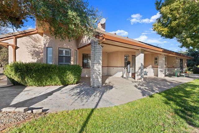 8630 River Oaks Dr, Oakdale, CA 95361