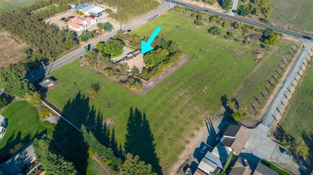 8630 River Oaks Dr, Oakdale, CA 95361