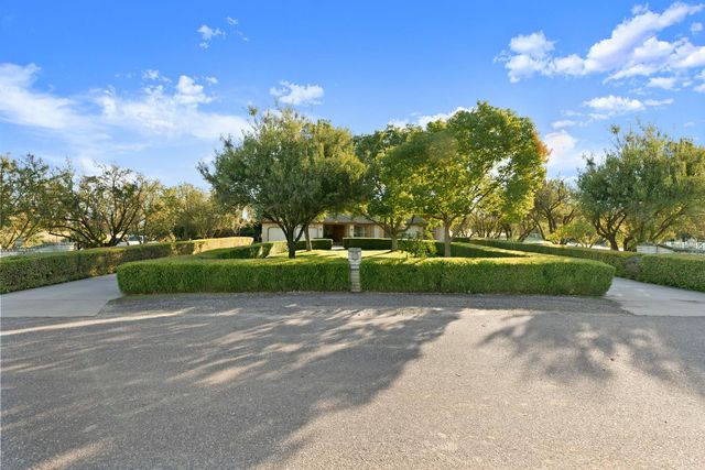 8630 River Oaks Dr, Oakdale, CA 95361