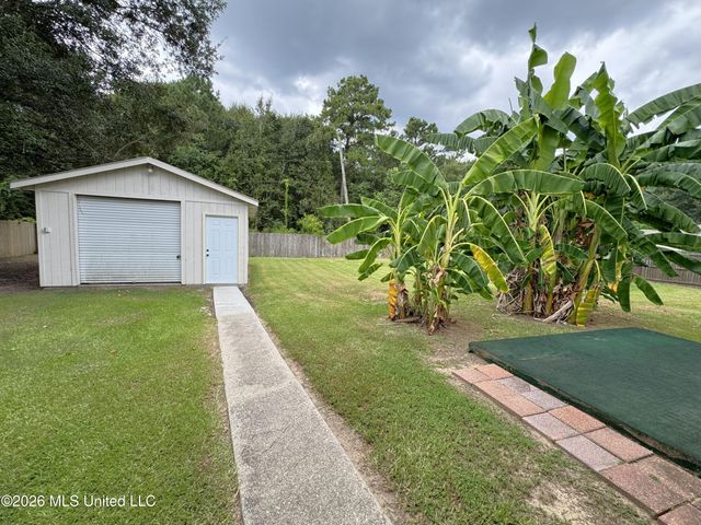 110 Yarborough Place, Waveland, MS 39576