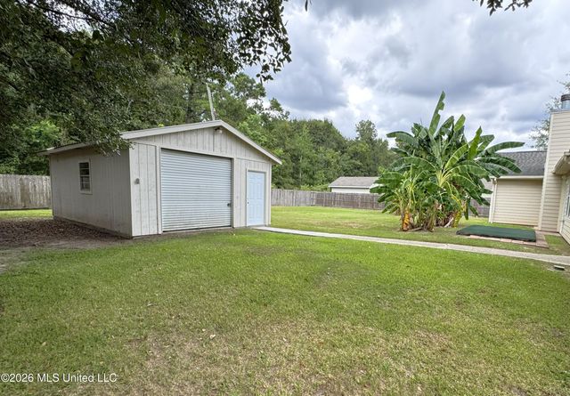 110 Yarborough Place, Waveland, MS 39576