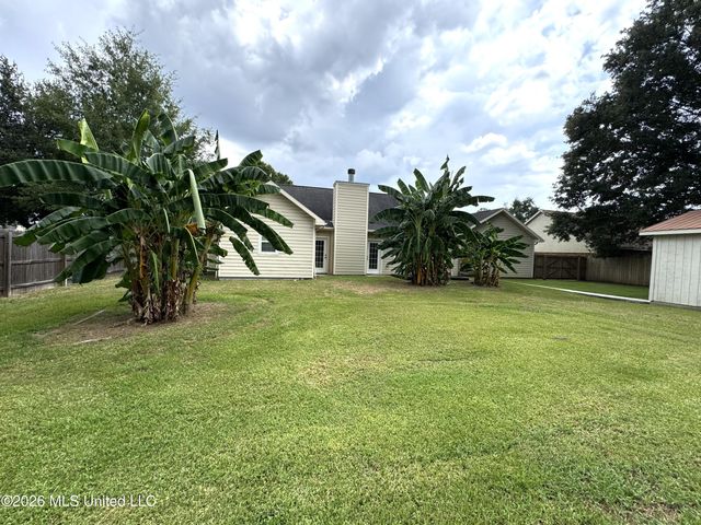 110 Yarborough Place, Waveland, MS 39576
