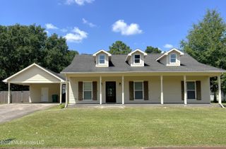 110 Yarborough Place, Waveland, MS 39576