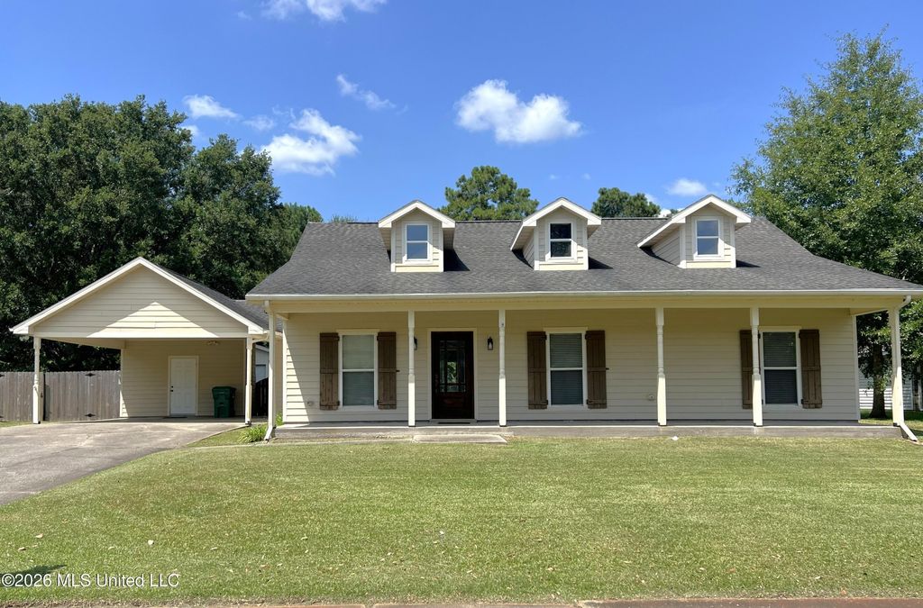 110 Yarborough Place, Waveland, MS 39576