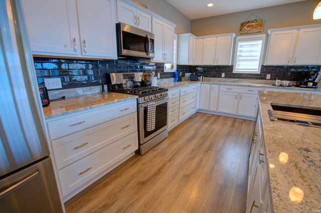 35 Ems B40f Lane, Leesburg, IN 46538