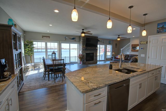 35 Ems B40f Lane, Leesburg, IN 46538