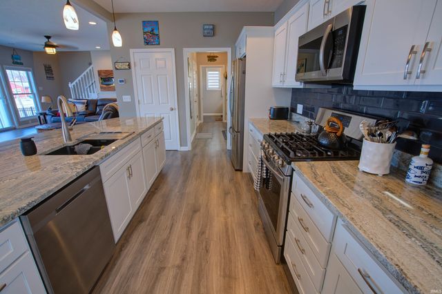 35 Ems B40f Lane, Leesburg, IN 46538