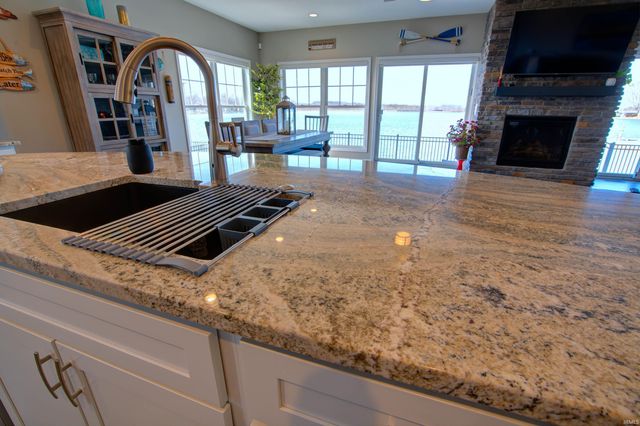 35 Ems B40f Lane, Leesburg, IN 46538