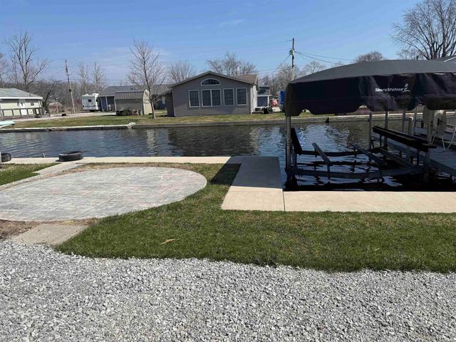 35 Ems B40f Lane, Leesburg, IN 46538