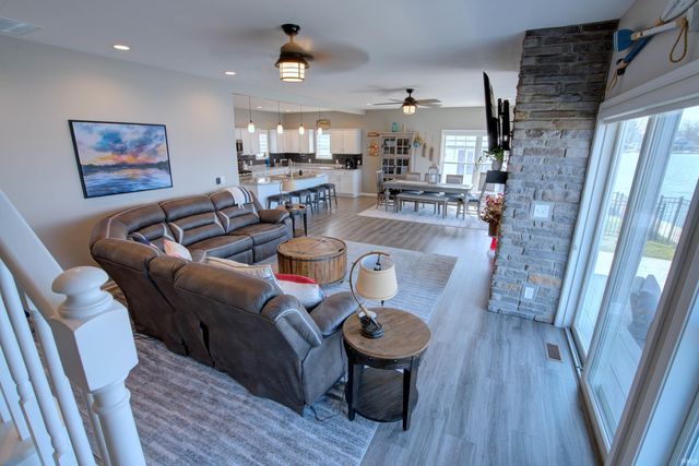 35 Ems B40f Lane, Leesburg, IN 46538