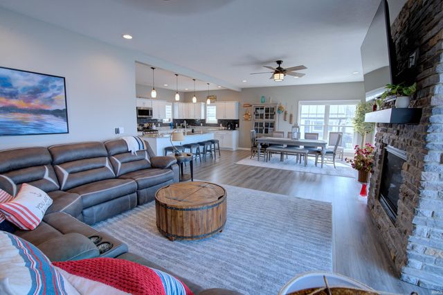 35 Ems B40f Lane, Leesburg, IN 46538