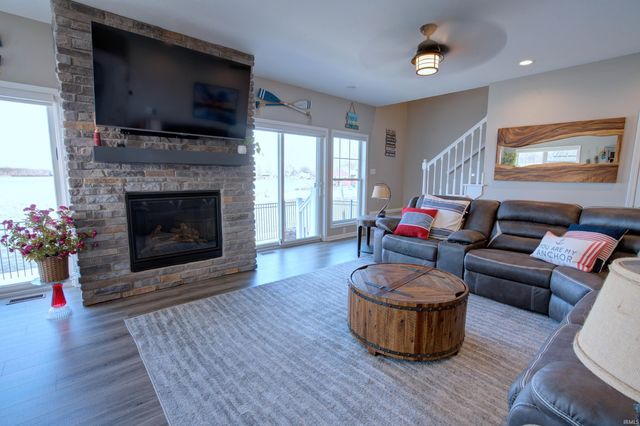 35 Ems B40f Lane, Leesburg, IN 46538