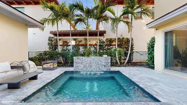 2098 Dickens Terrace, Palm Beach Gardens, FL 33418