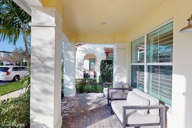 2098 Dickens Terrace, Palm Beach Gardens, FL 33418