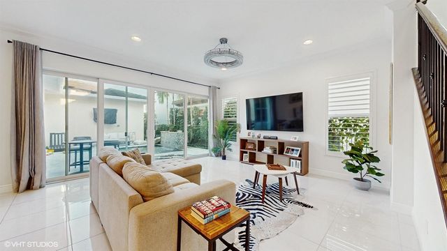 2098 Dickens Terrace, Palm Beach Gardens, FL 33418