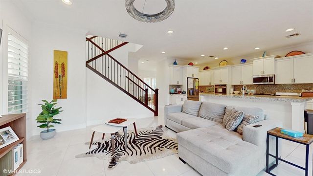 2098 Dickens Terrace, Palm Beach Gardens, FL 33418