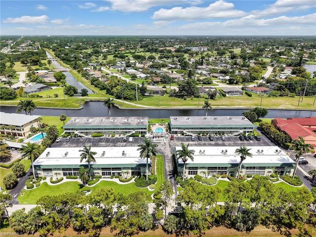 300 Valley Stream DR 8A, Naples, FL 34113