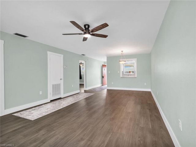 300 Valley Stream DR 8A, Naples, FL 34113